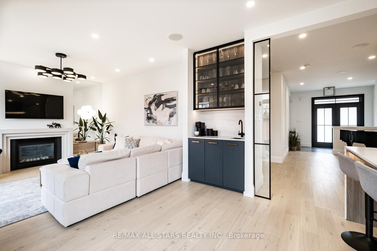 407 Mantle Avenue photo 9