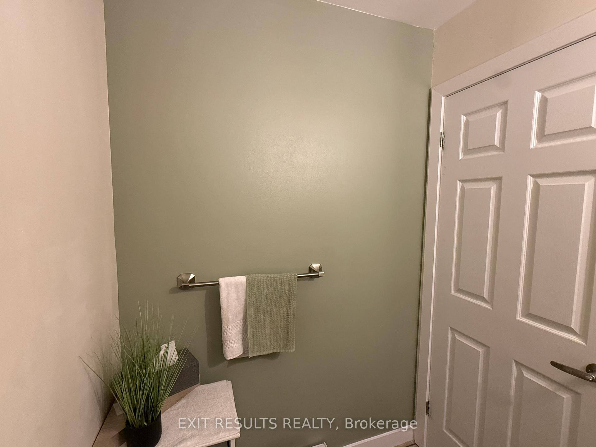 1090 DIANNE Avenue photo 7
