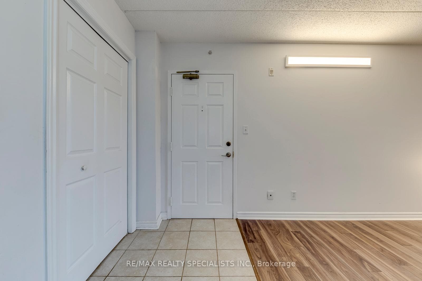 2035 Appleby Line Unit 308 photo 5