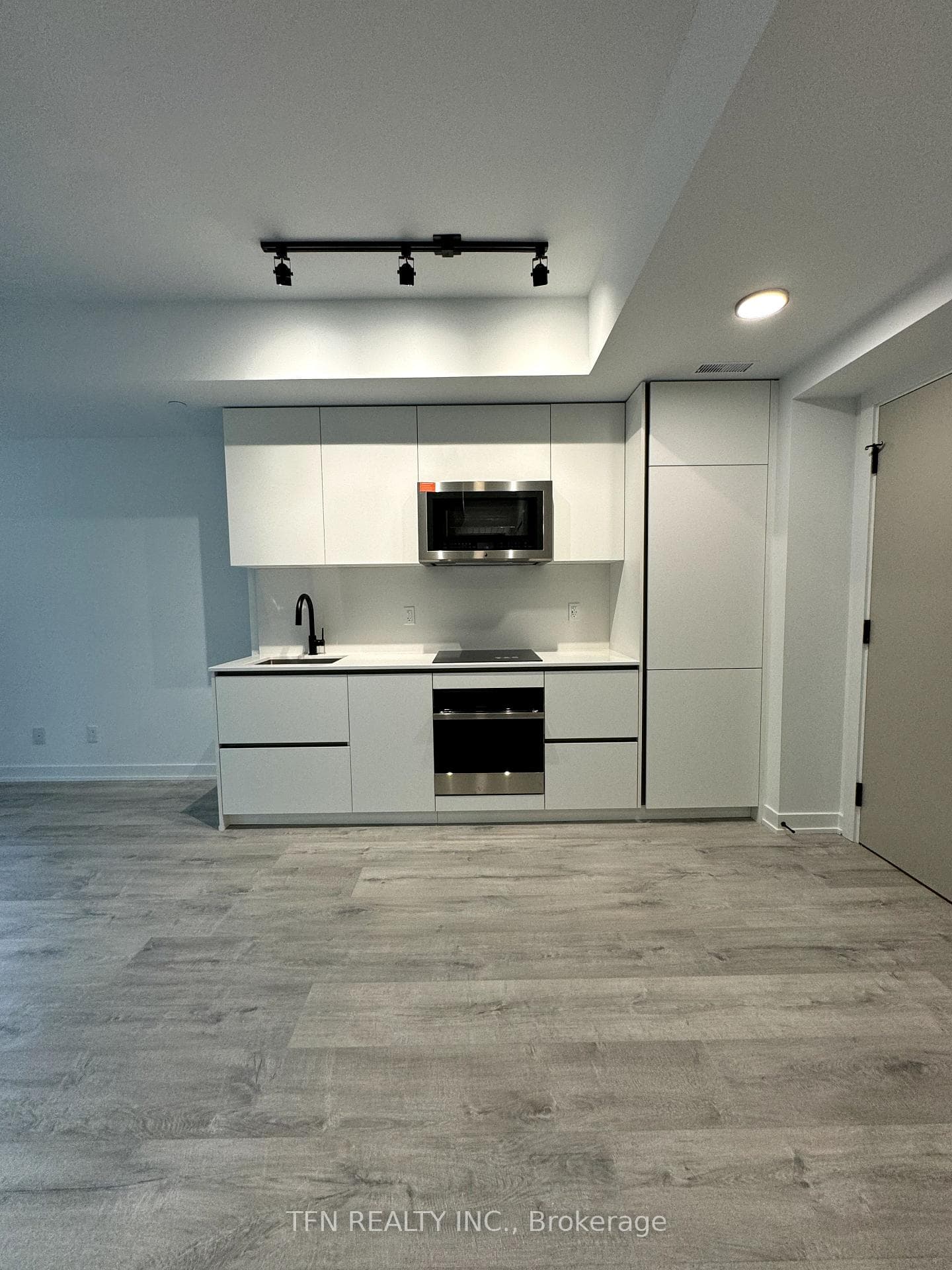 327 King Street Unit 2005 photo 6