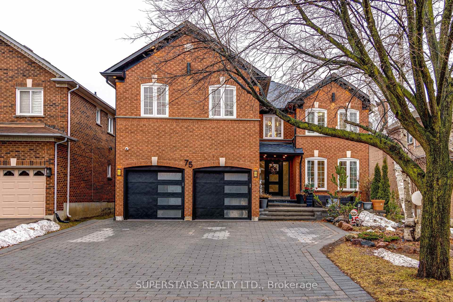 75 Rockwood Crescent photo 1
