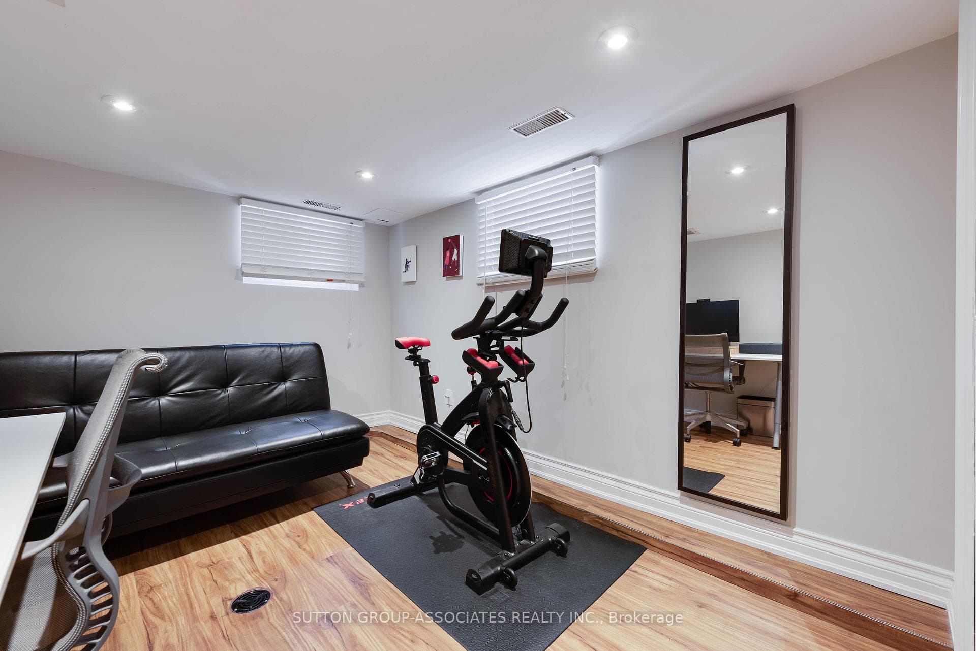 275 Robina Avenue photo 19
