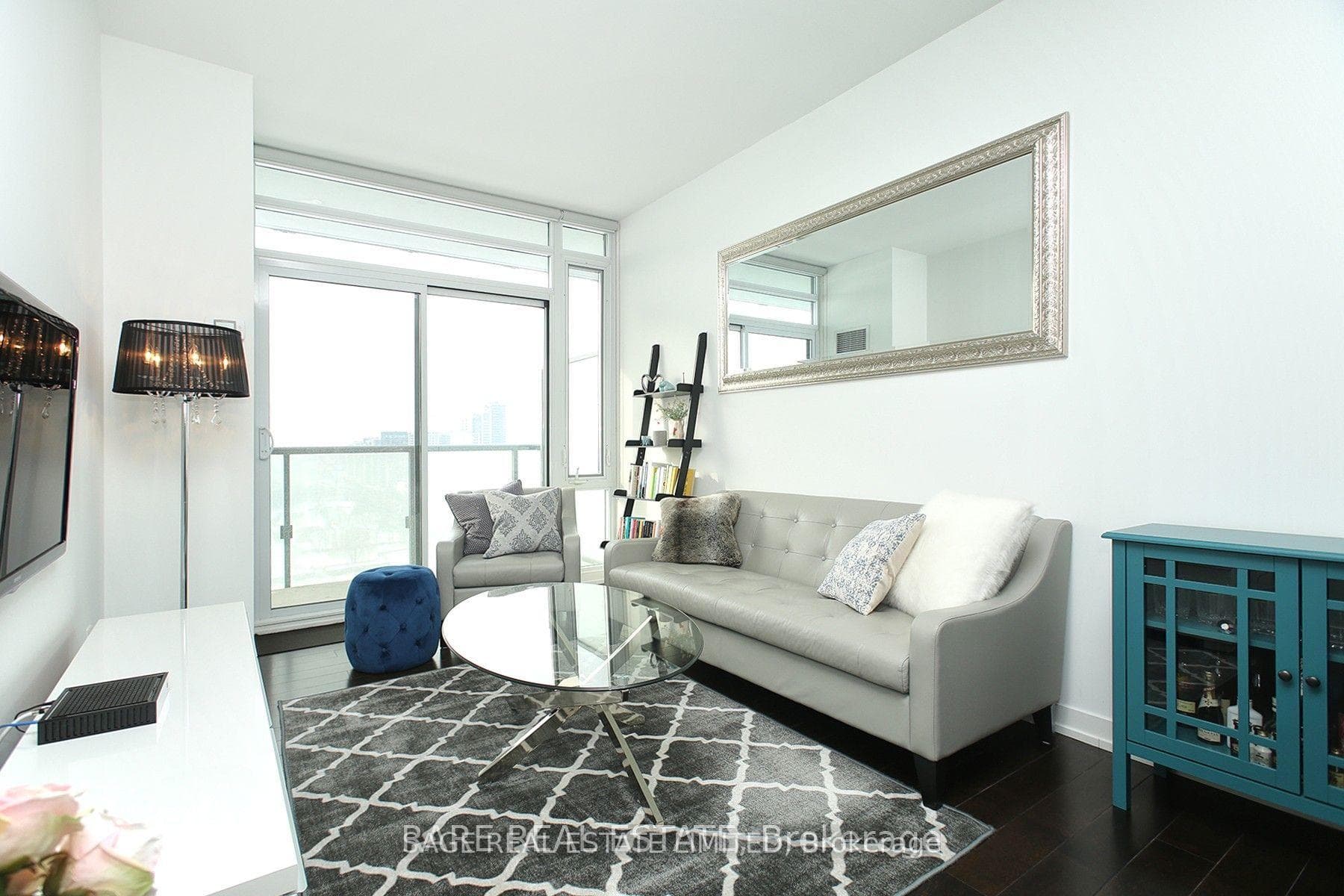 170 Fort York Boulevard Unit 2212 photo 1