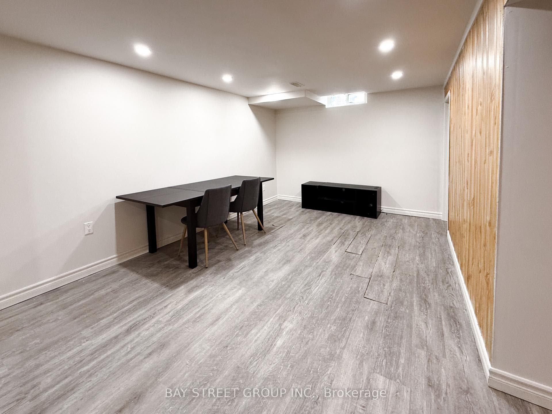 82 Radwell Crescent photo 24