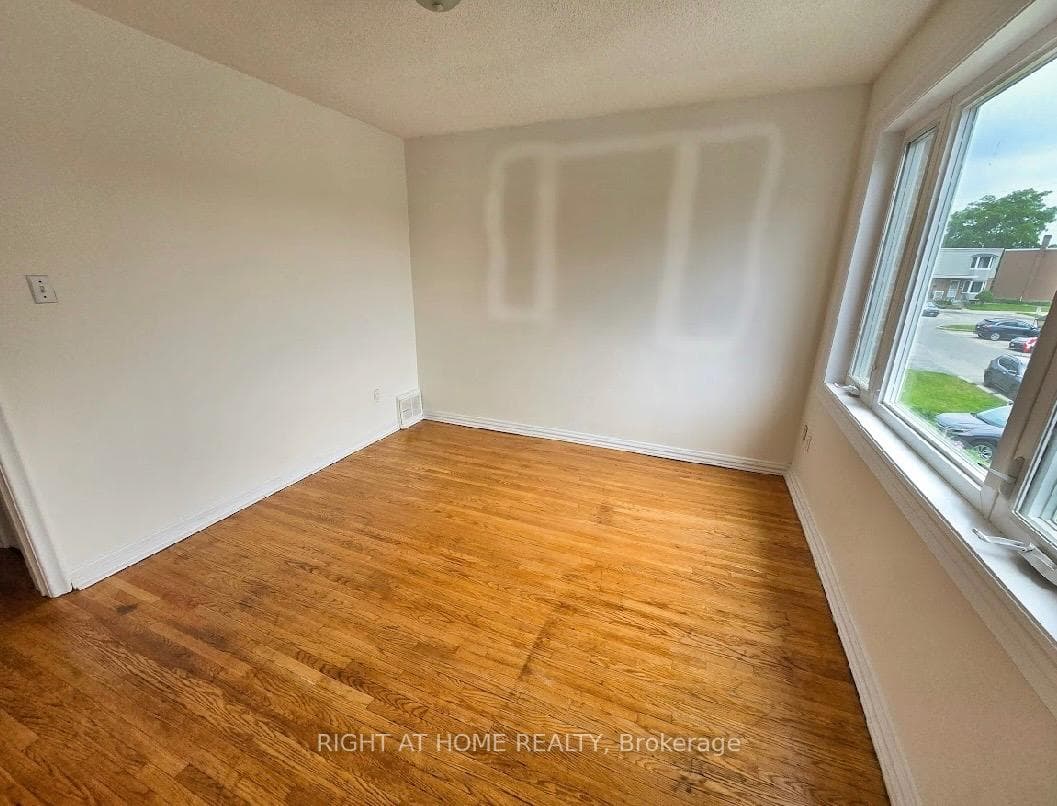 740 KENNEDY Road Unit 49 photo 11