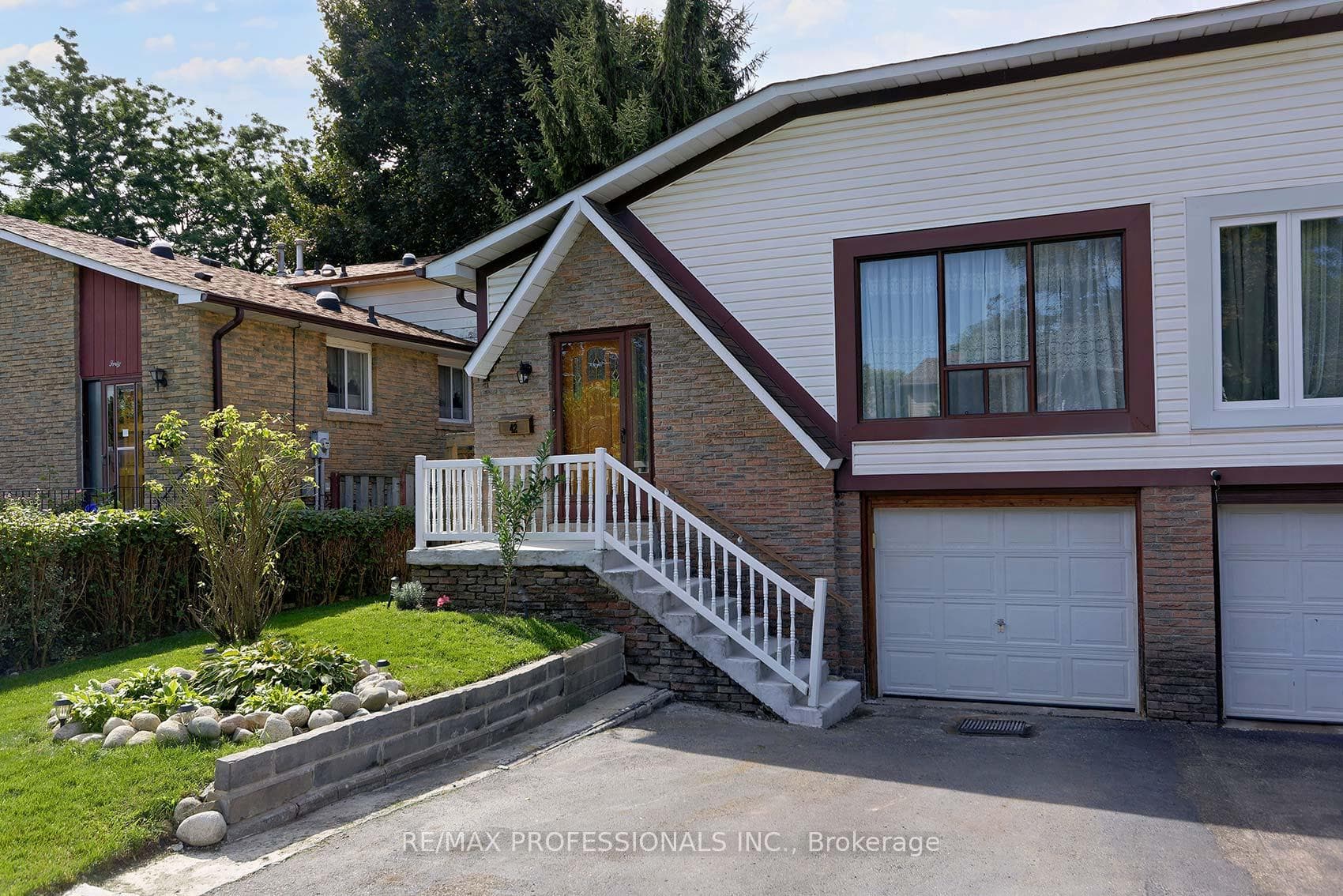42 Nancy McCredie Drive photo 3