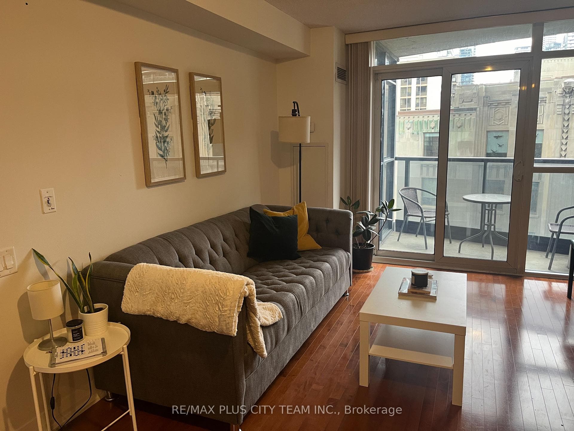 21 Carlton Street Unit 1302 photo 2