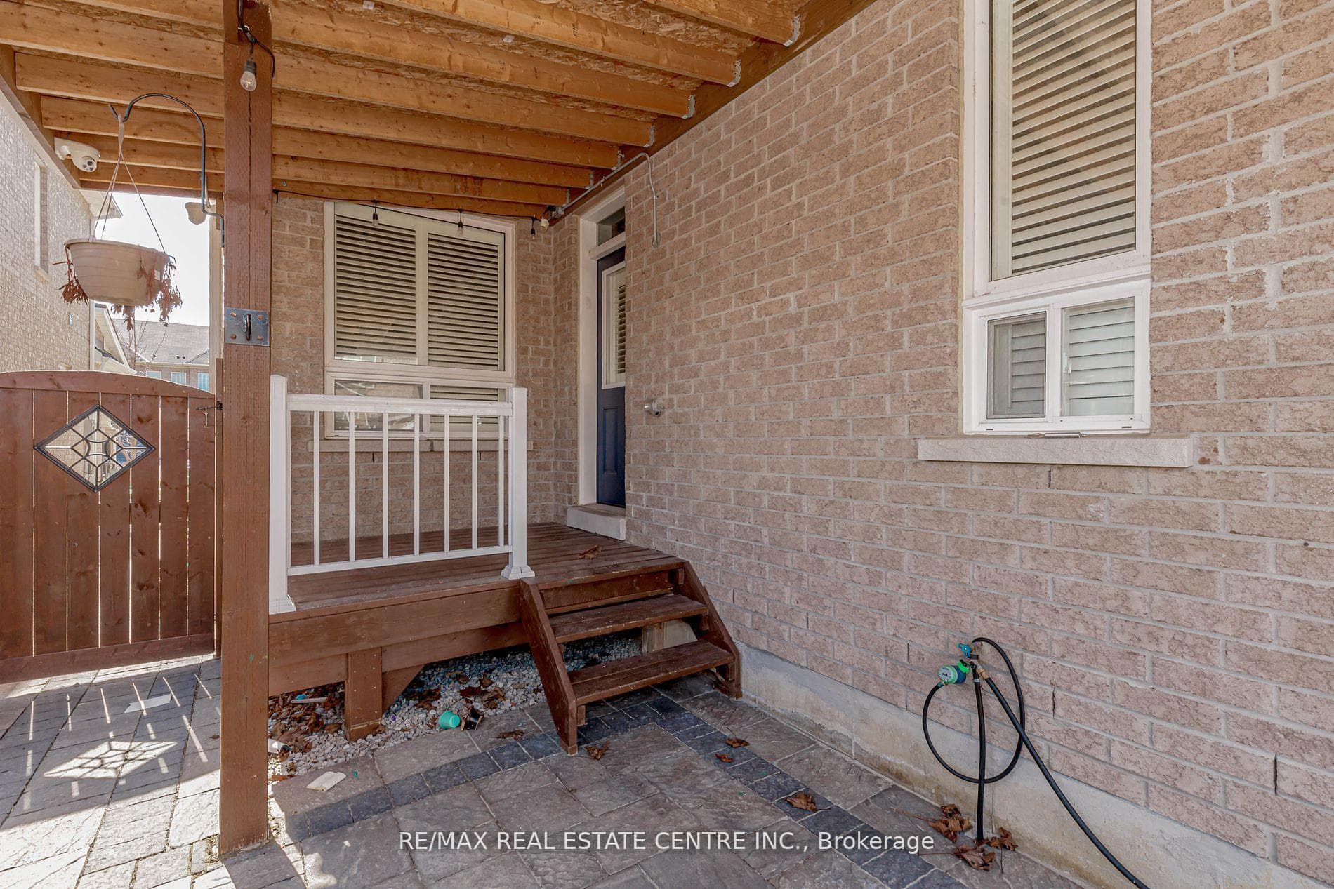 20 Gower Crescent photo 37