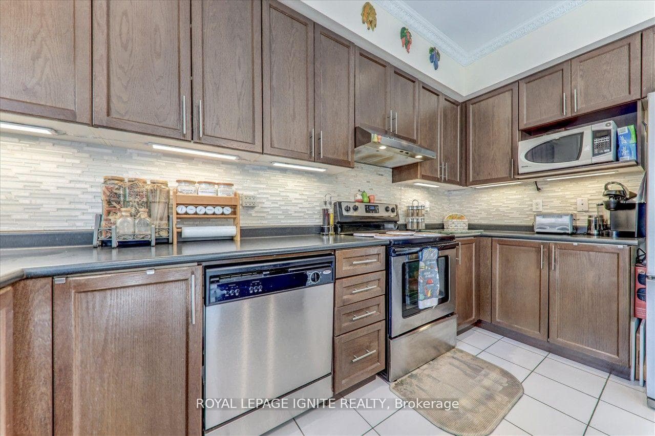 530 Kingston Road Unit 24 photo 18