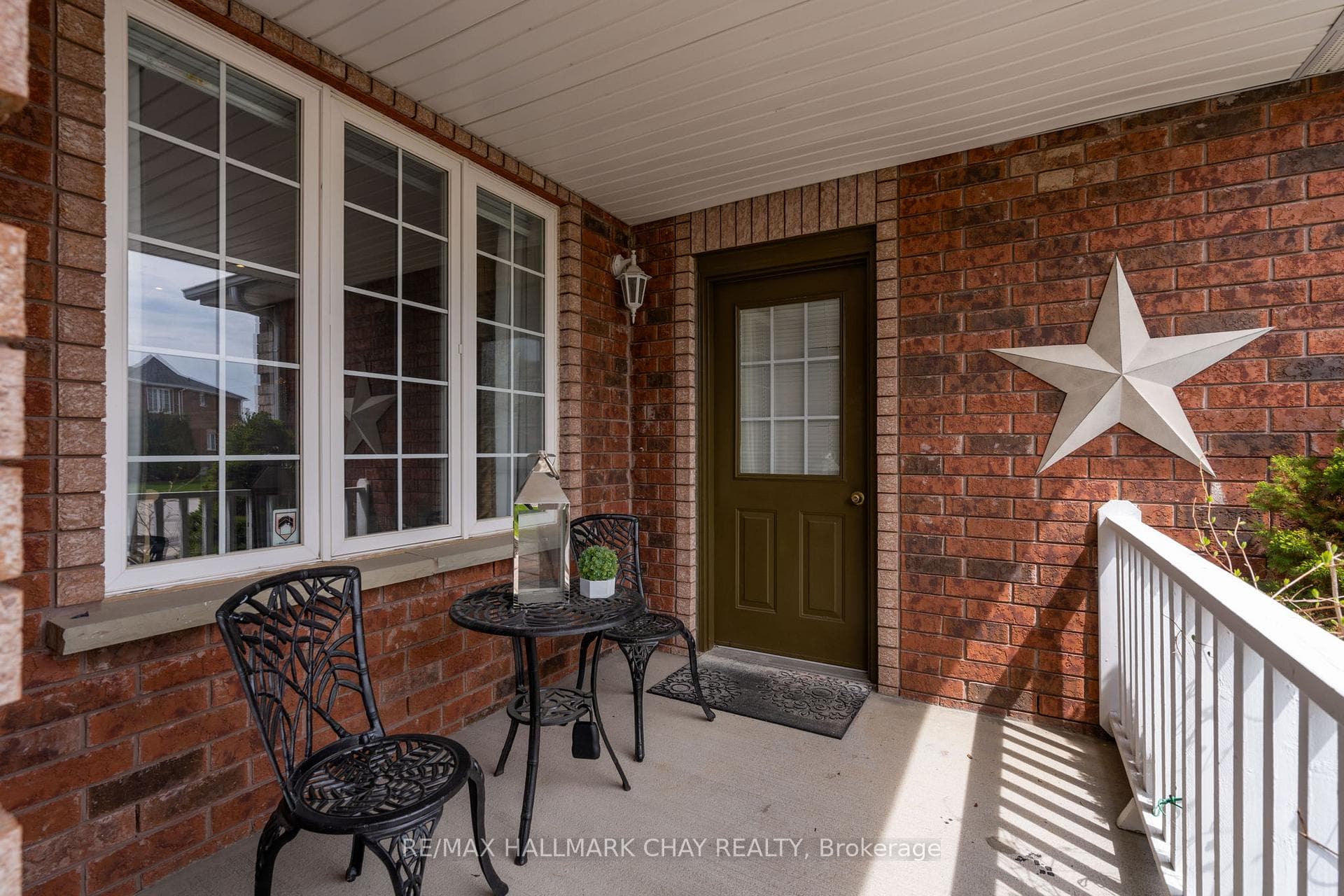 34 Crompton Drive photo 4