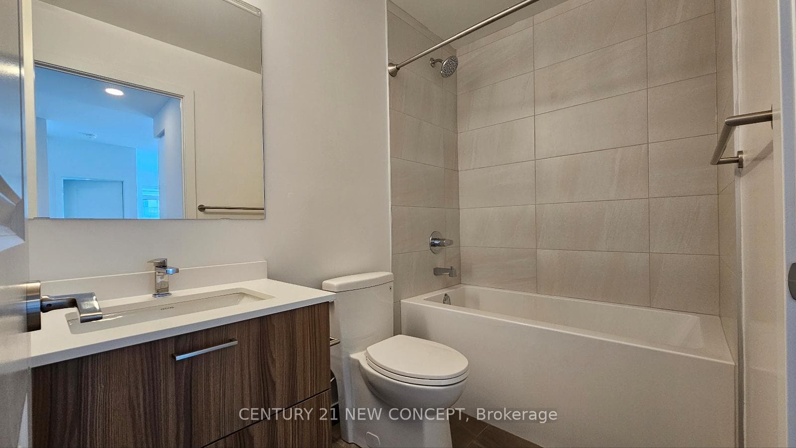 30 Upper Mall Way Unit 618 photo 7