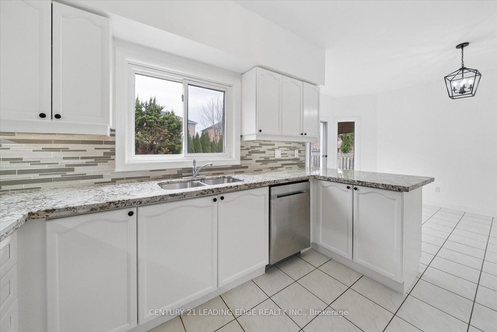 161 Shaftsbury Avenue photo 18
