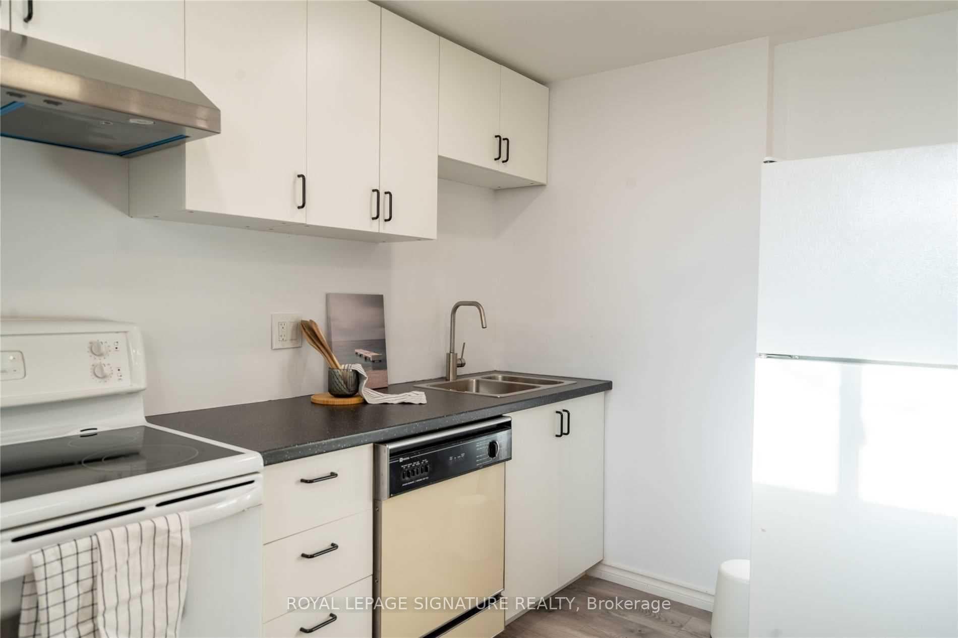 418 Waverly Street photo 6