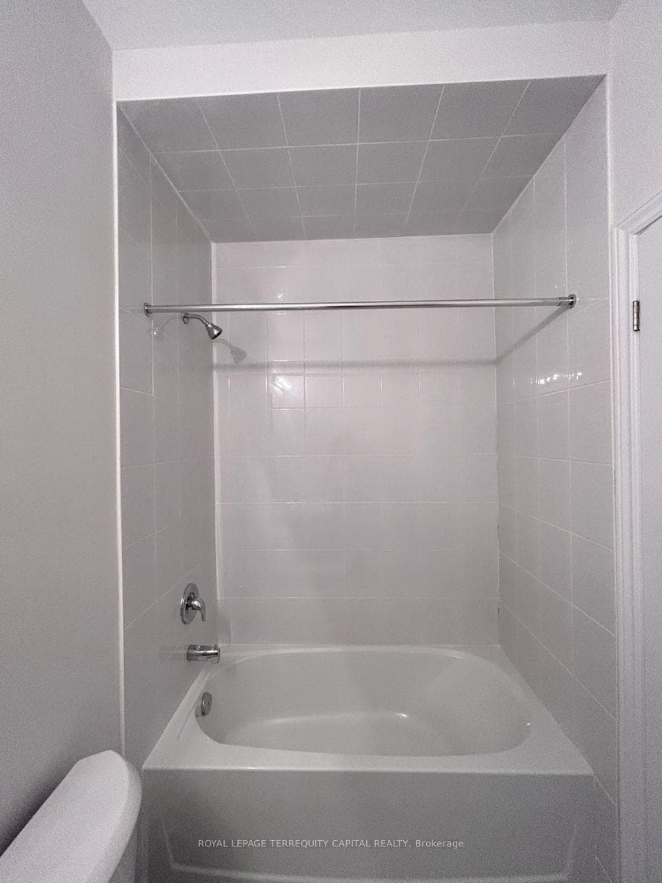 26 Valleybrook Road Unit Upper photo 5