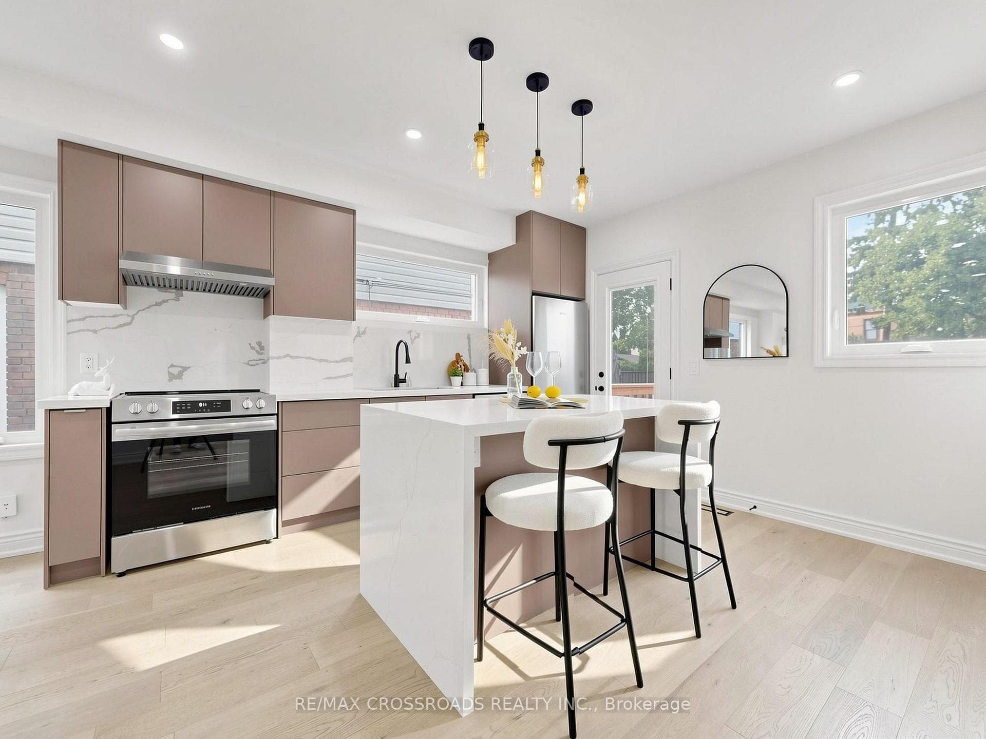548 Glebeholme Boulevard photo 14
