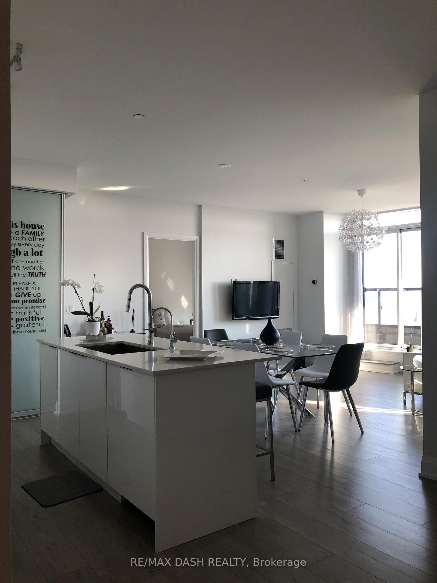 110 Marine Parade Drive Unit 204 photo 1