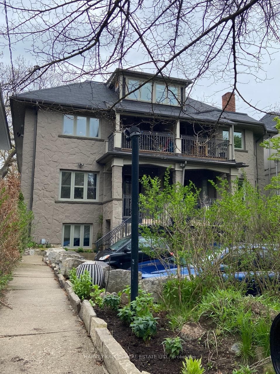 304 Spadina Road Unit Upper photo 2