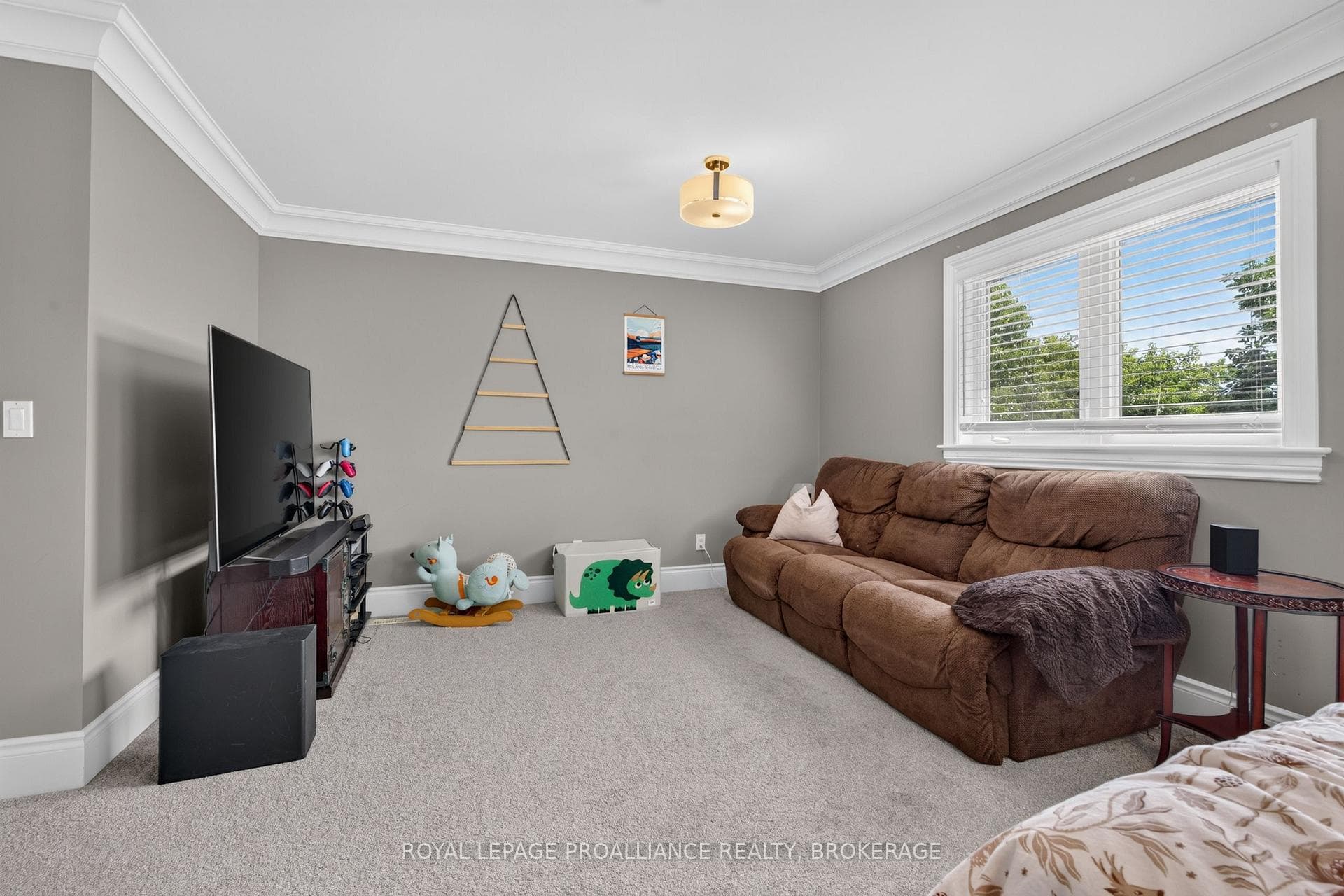589 FIELDSTONE Drive photo 24