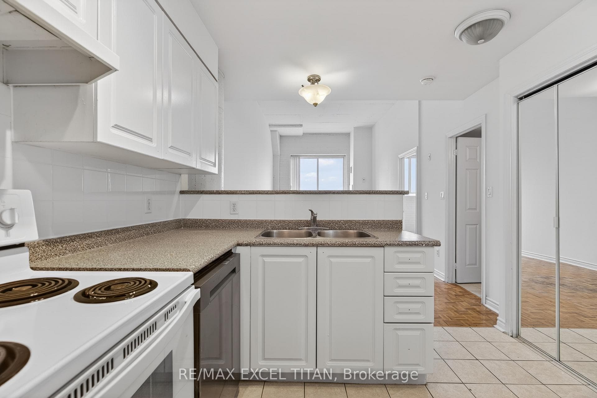 1401 Dupont Street Unit 404 photo 8
