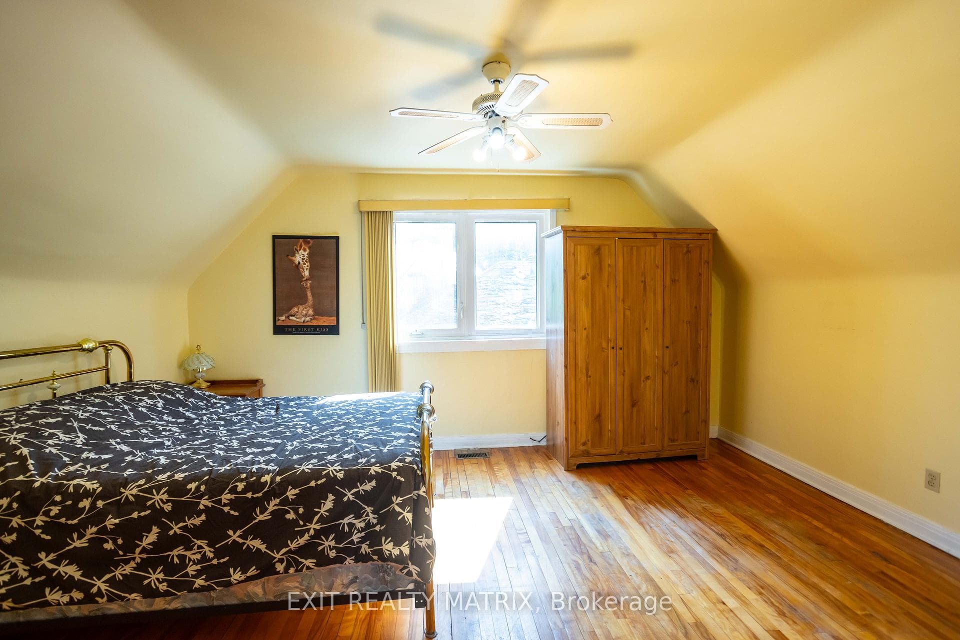 552 Dunbrack Street photo 23