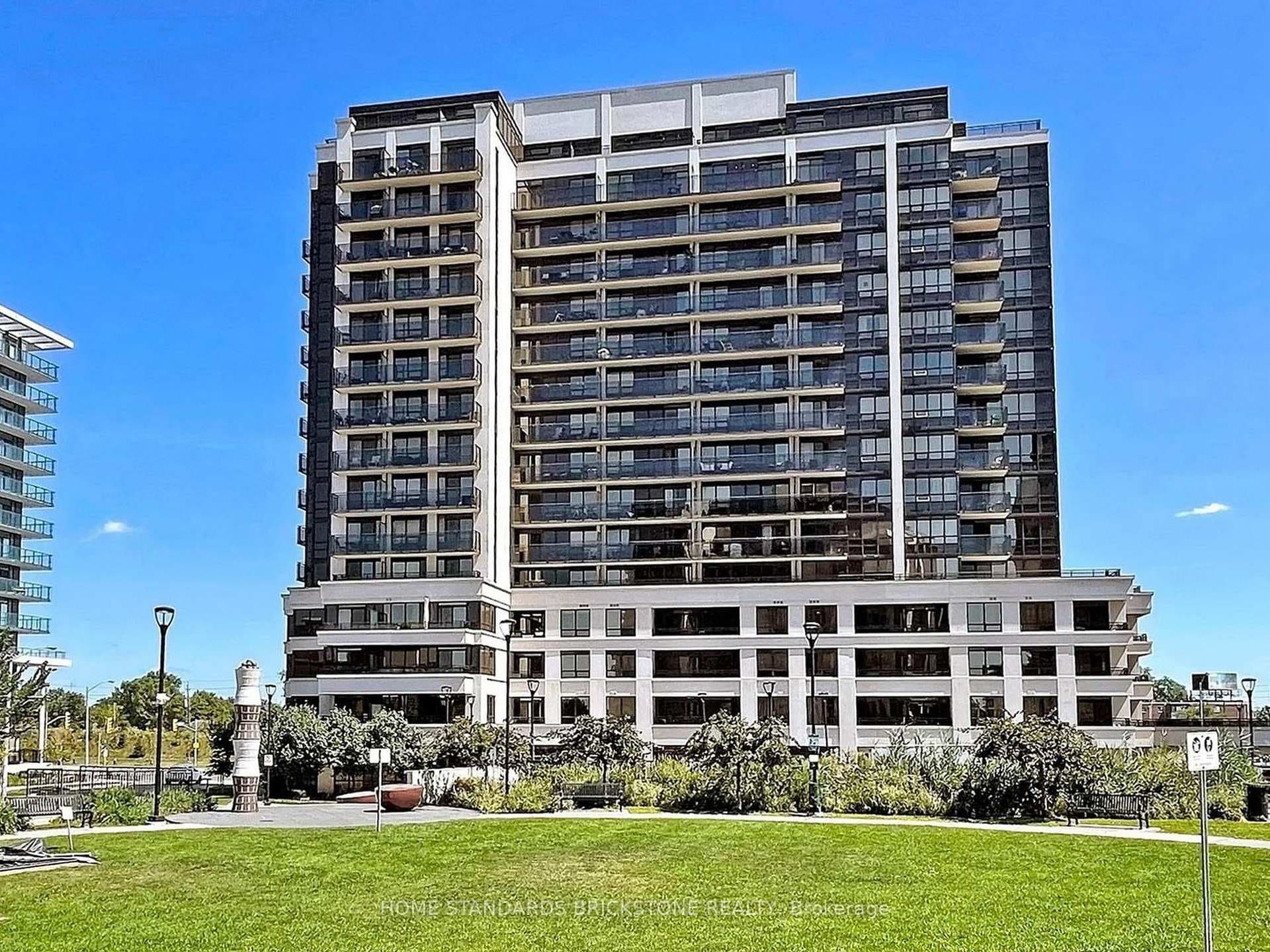 1 De Boers Drive Unit 1210 photo 37