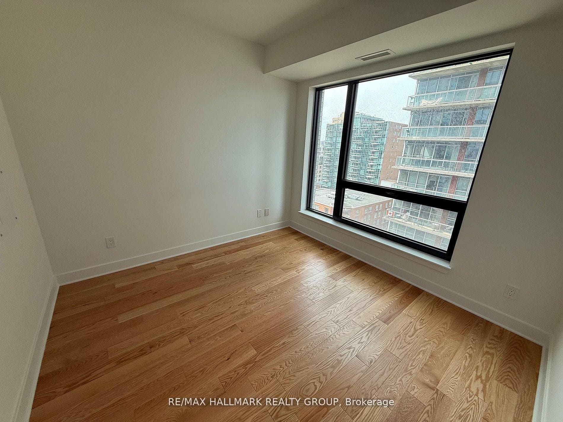 180 George Street Unit 1004 photo 6