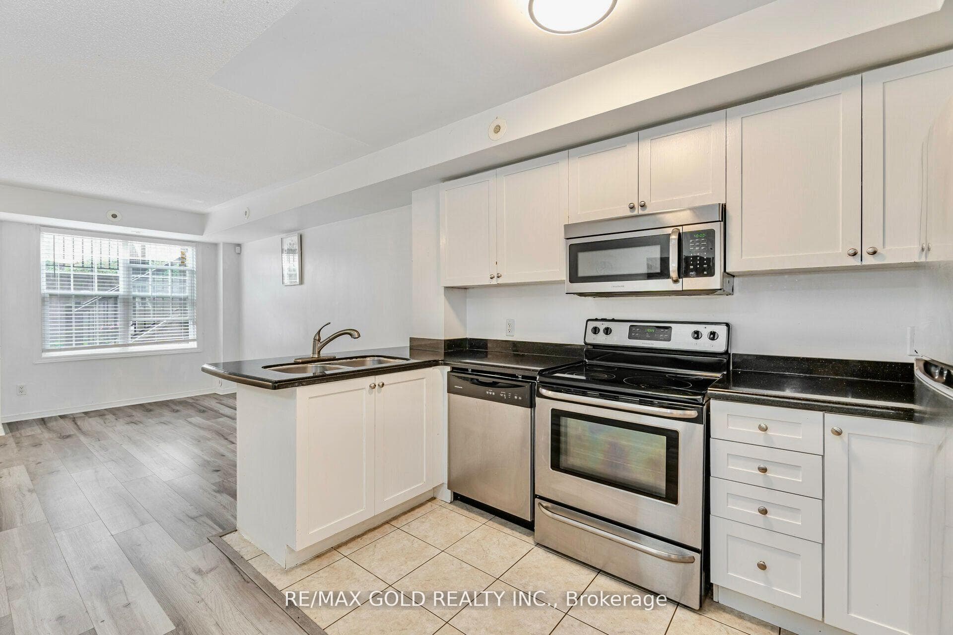15 Strangford Lane Unit 104 photo 10
