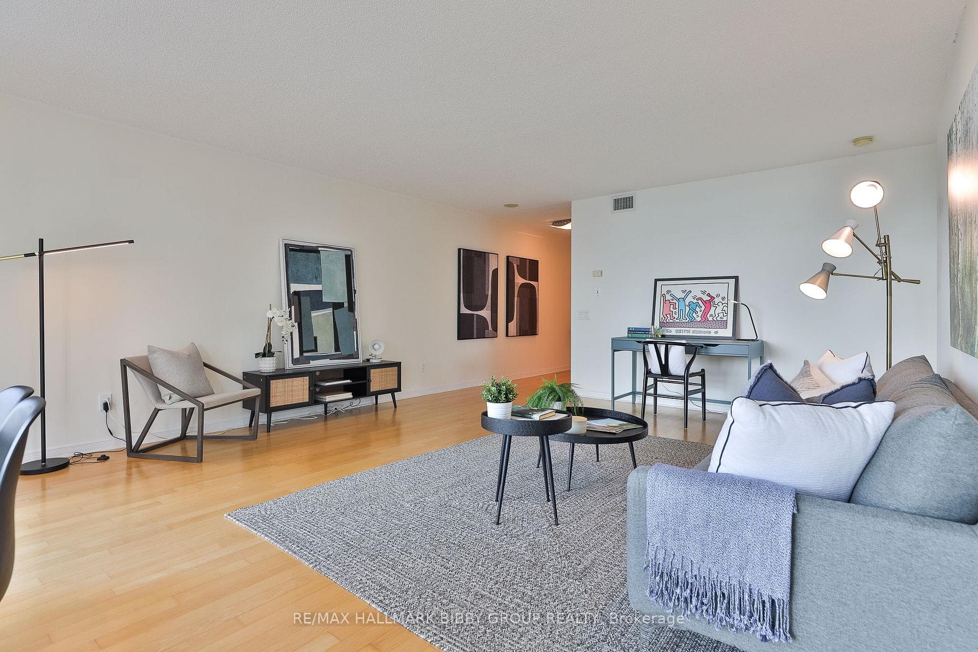 28 Harrison Garden Boulevard Unit 1002 photo 7