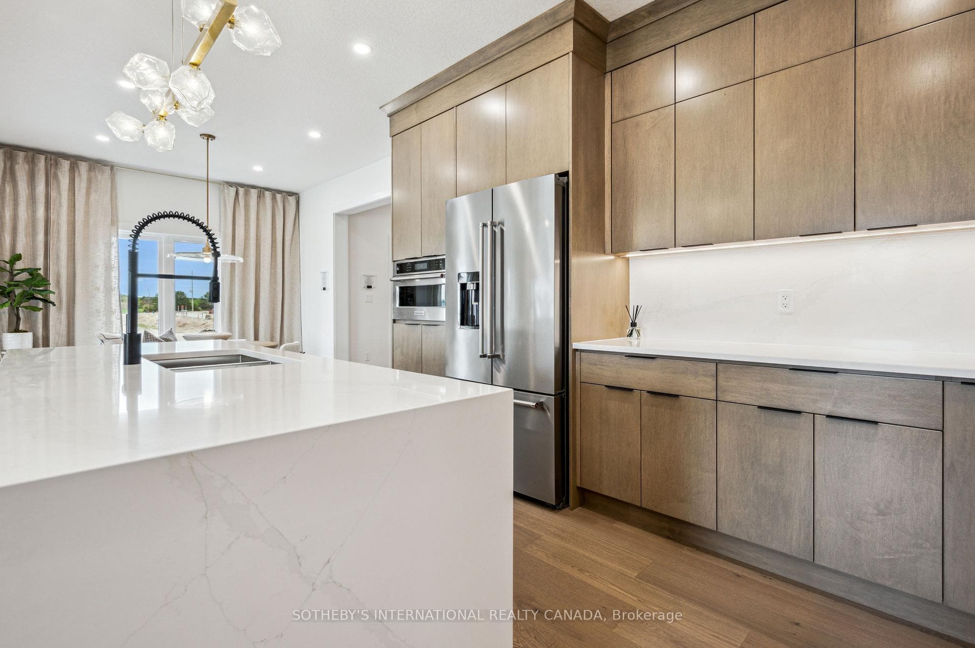 629 Anton Crescent photo 11
