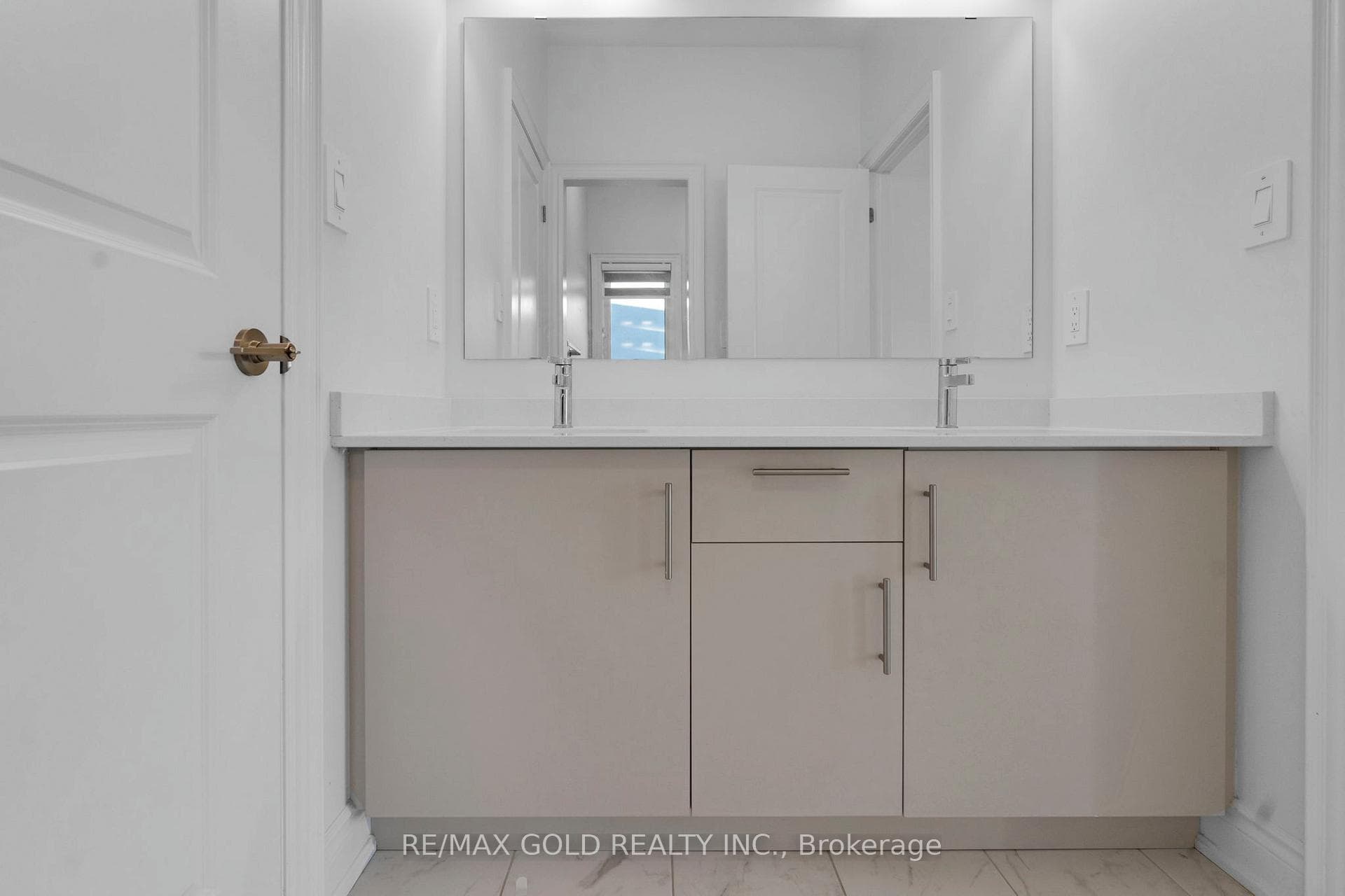 23 Bermondsey Way photo 34