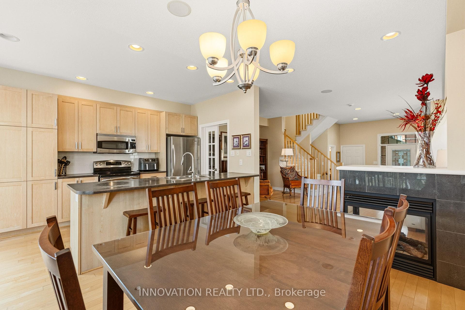 372 Kingbrook Drive photo 14