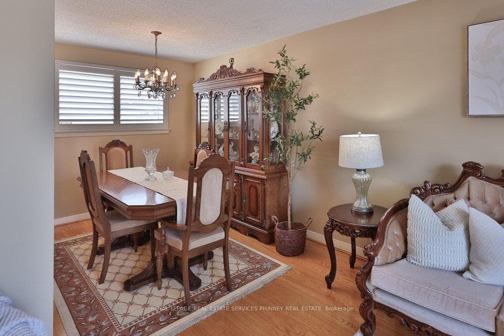 7 Roseglen Crescent photo 8