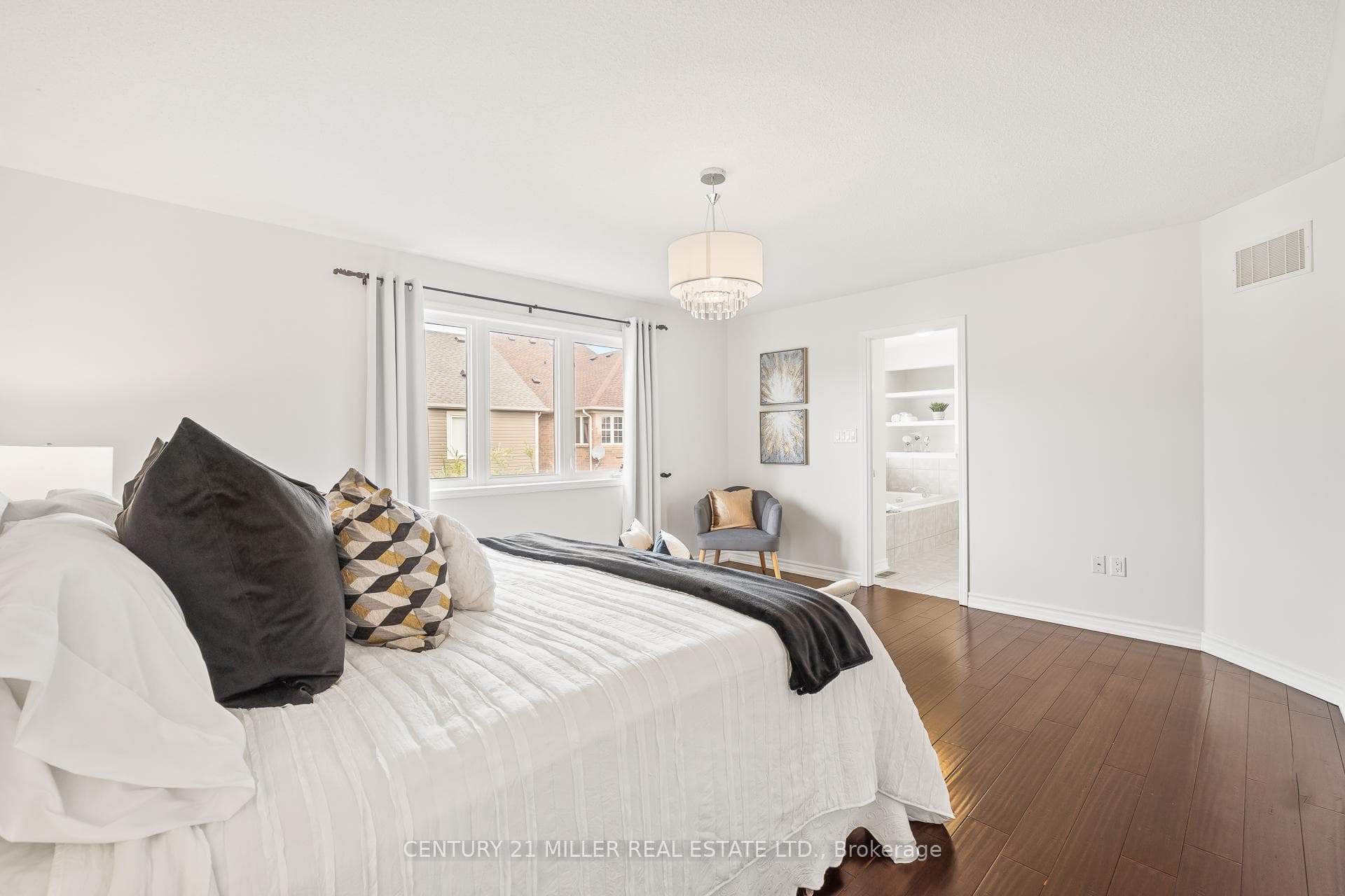 740 Casarin Crescent photo 22