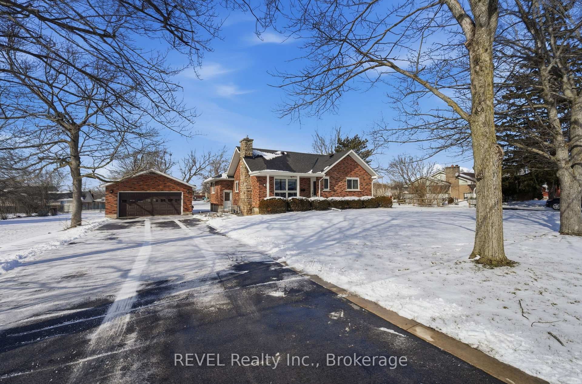 1085 Spears Road photo 2