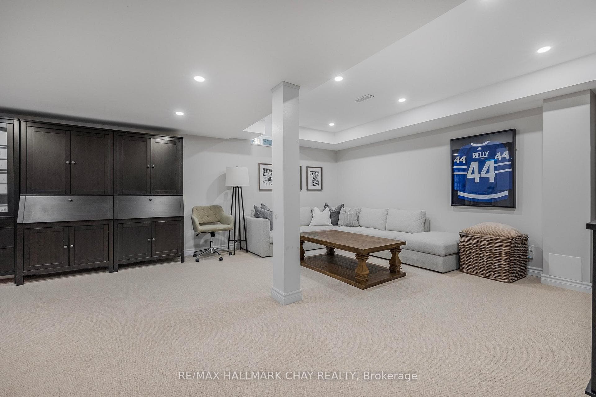 60 Versailles Crescent photo 19