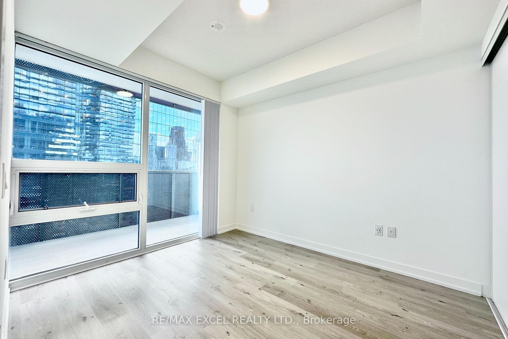 138 Downes Street Unit 2908 photo 3