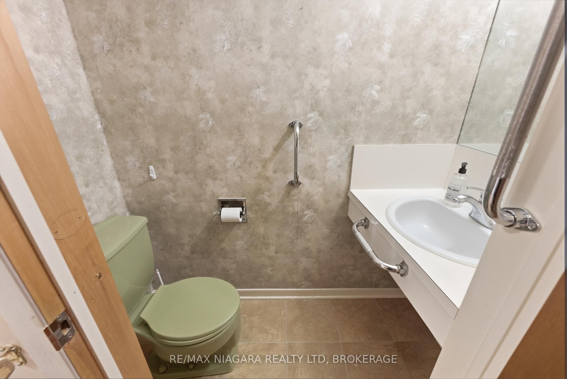 61 Melrose Drive photo 12