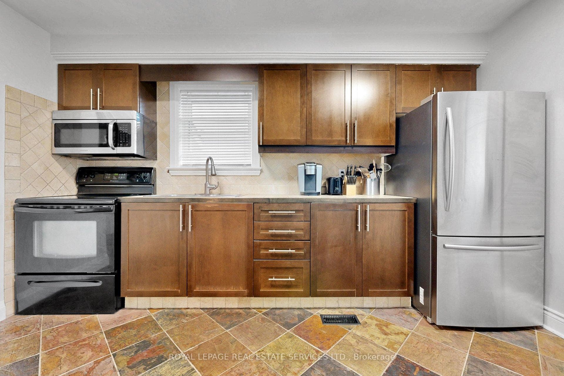 6 Parkchester Road photo 9