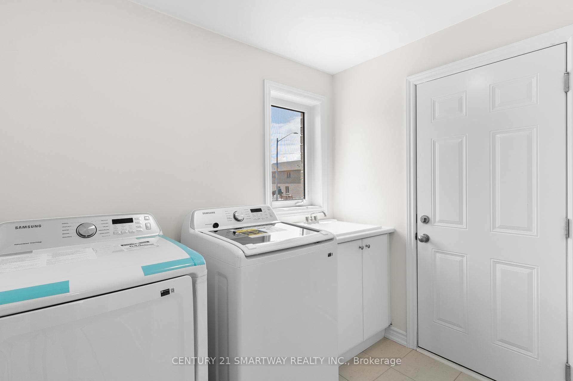 40 HUNTSWORTH Avenue photo 7
