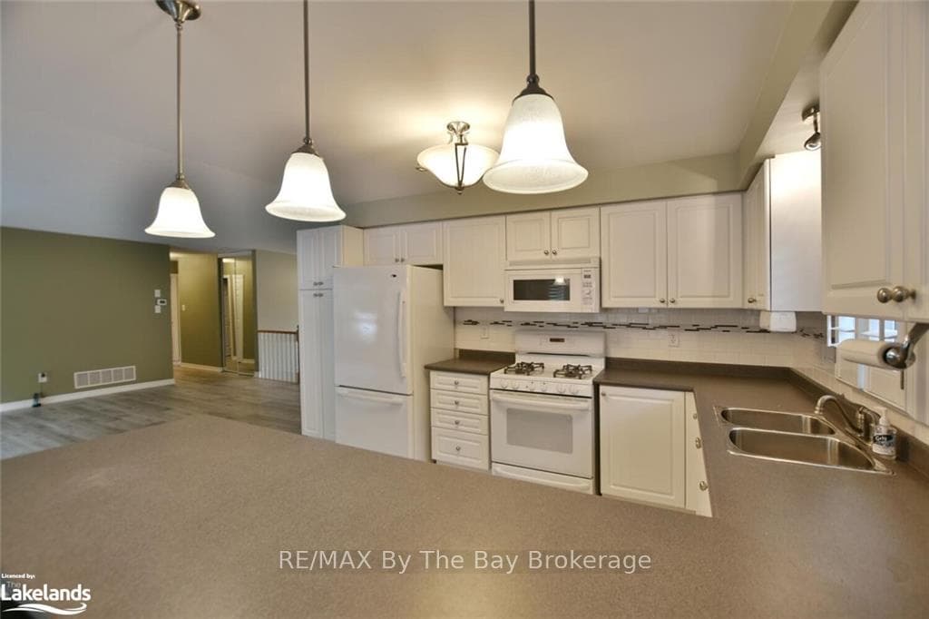 28 CHERRY SANDS Crescent photo 14