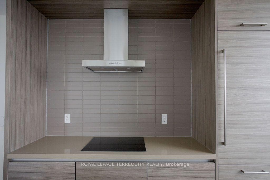 2221 Yonge Street Unit 4609 photo 3