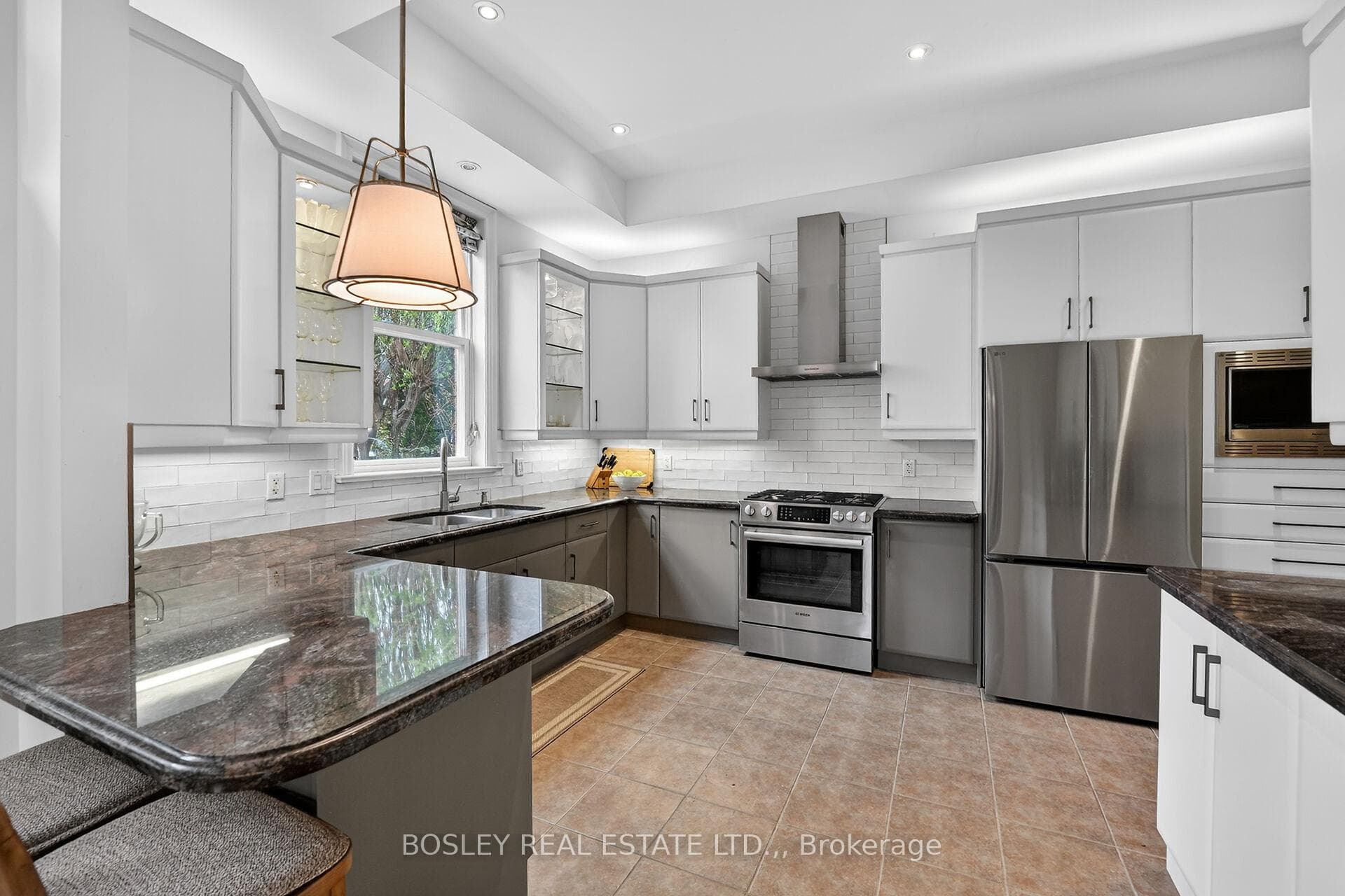 Gourmet kitchen for the discerning chef