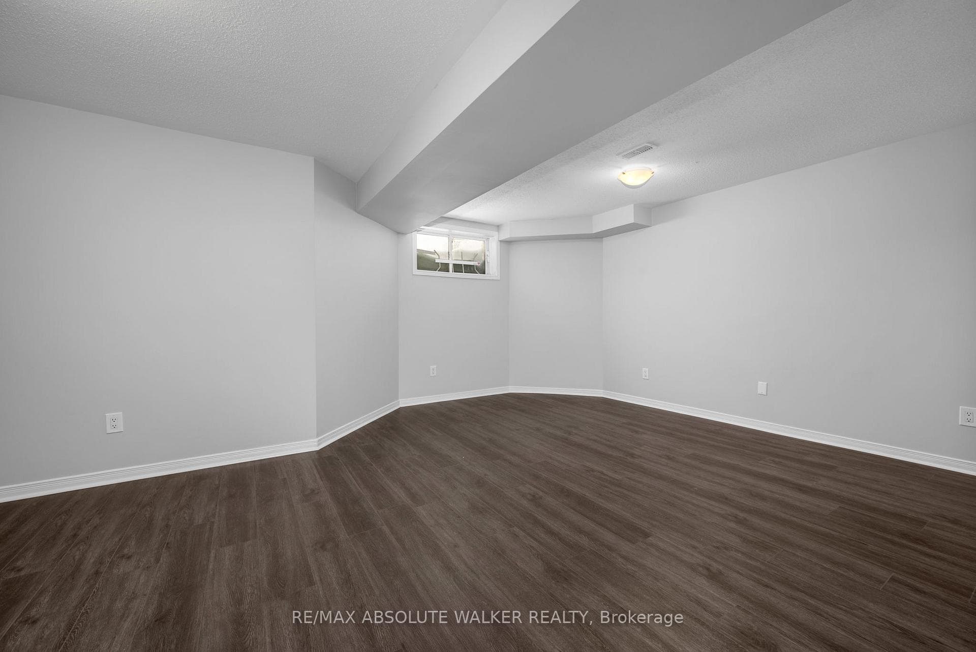 2351 Glandriel Crescent photo 39