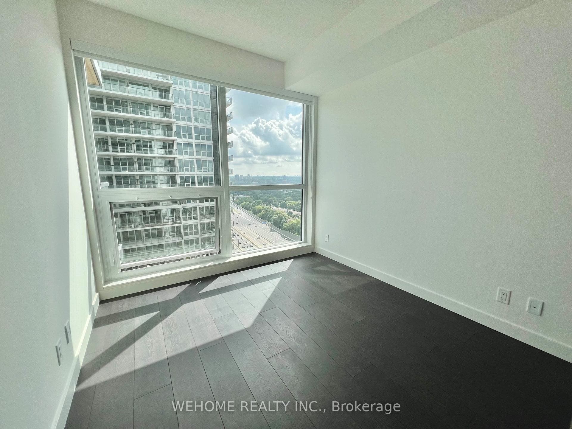 27 McMahon Drive Unit 2601 photo 13