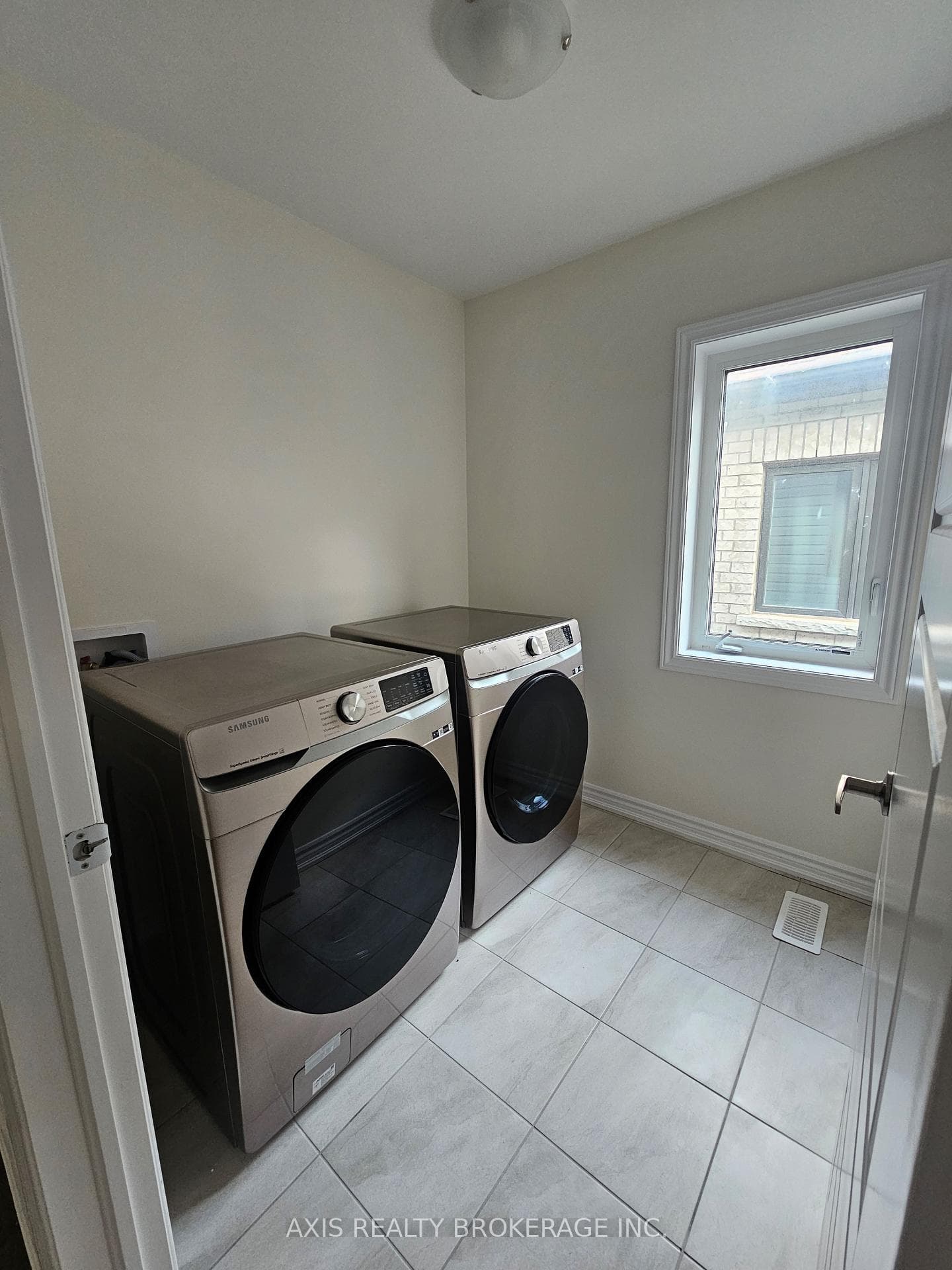 279 Gillespie Drive photo 10