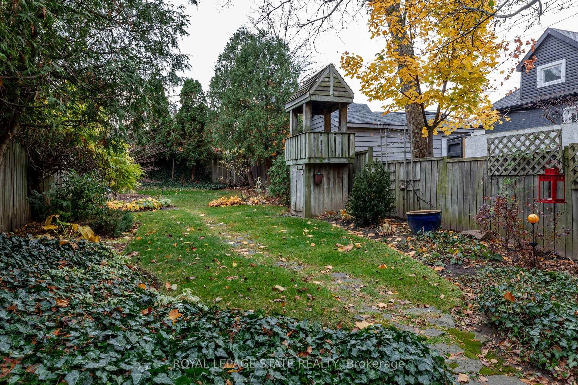 169 Robinson Street photo 35