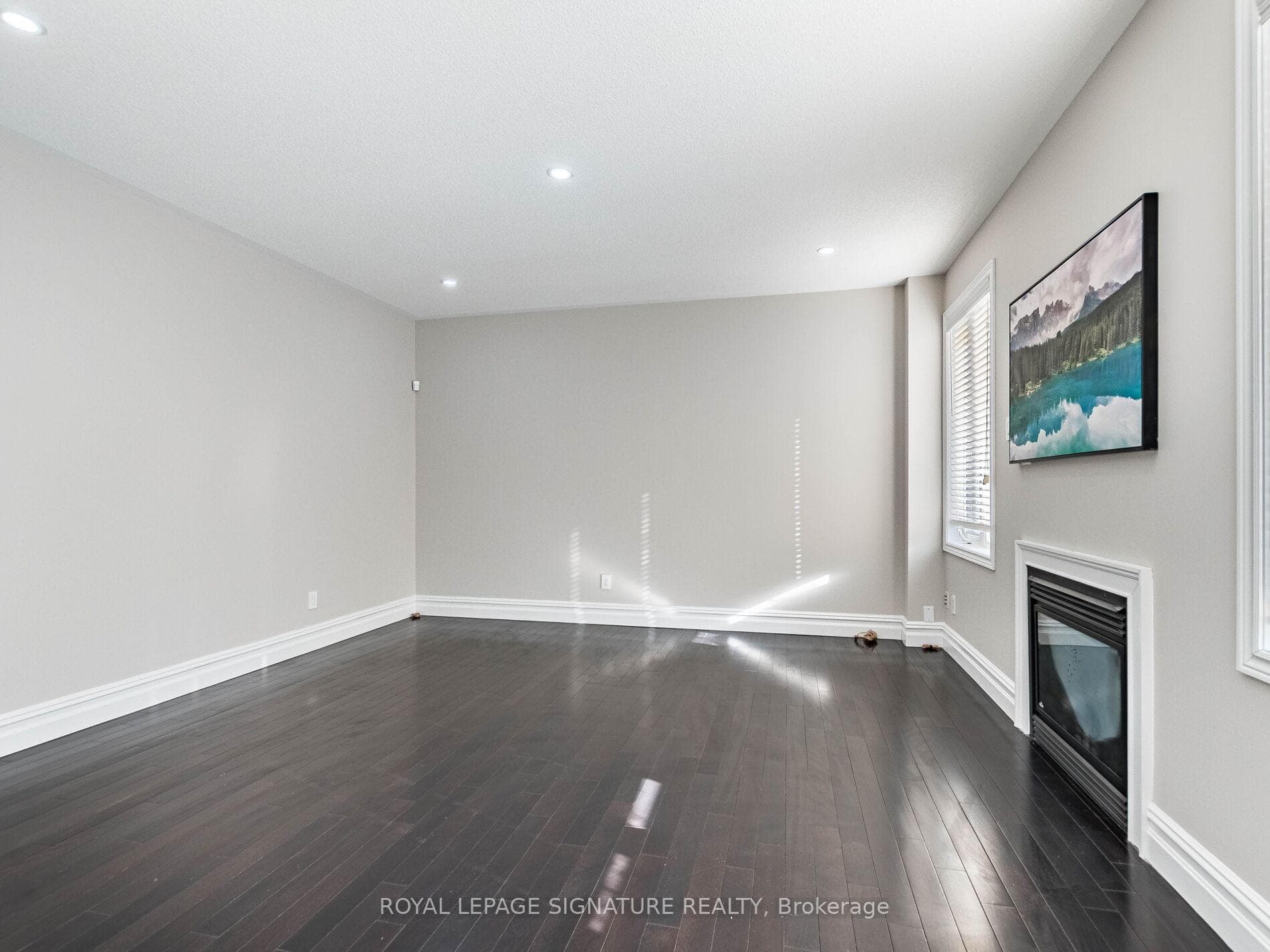 521 Bussel Crescent photo 12