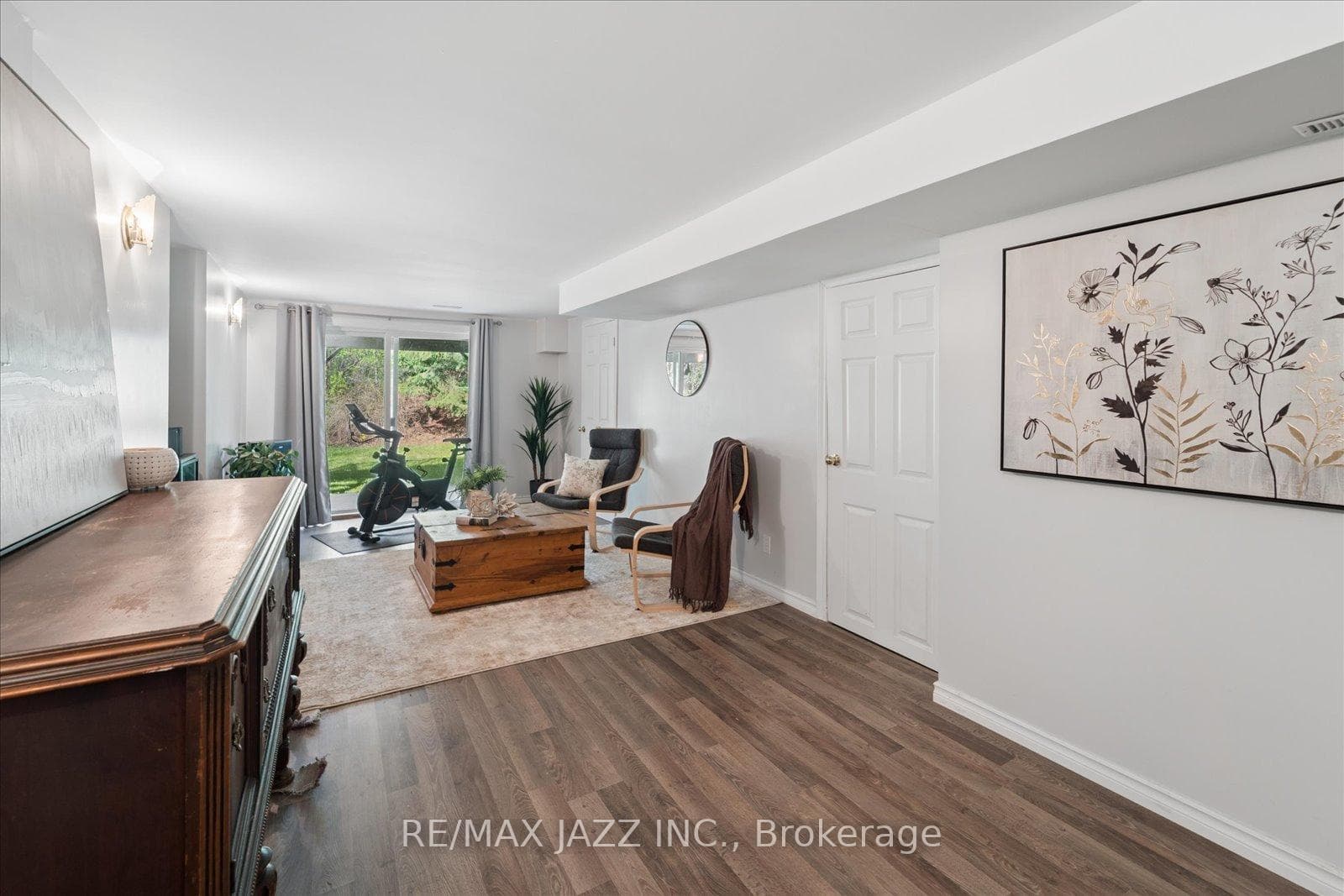 1360 Sunnybrae Crescent photo 27