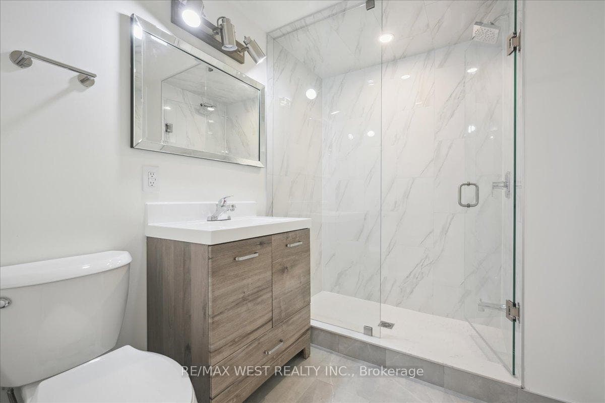 115 Monarch Park Avenue Unit 201 photo 10