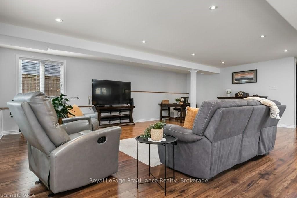 1234 MAZZOLIN Crescent photo 27